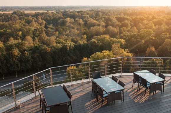 Restaurant régional avec terrasse ensoleillée